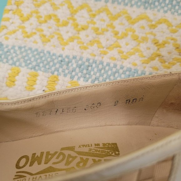 Salvatore Ferragamo Vintage Neutral Woven Shoe Heel - Picture 11 of 14